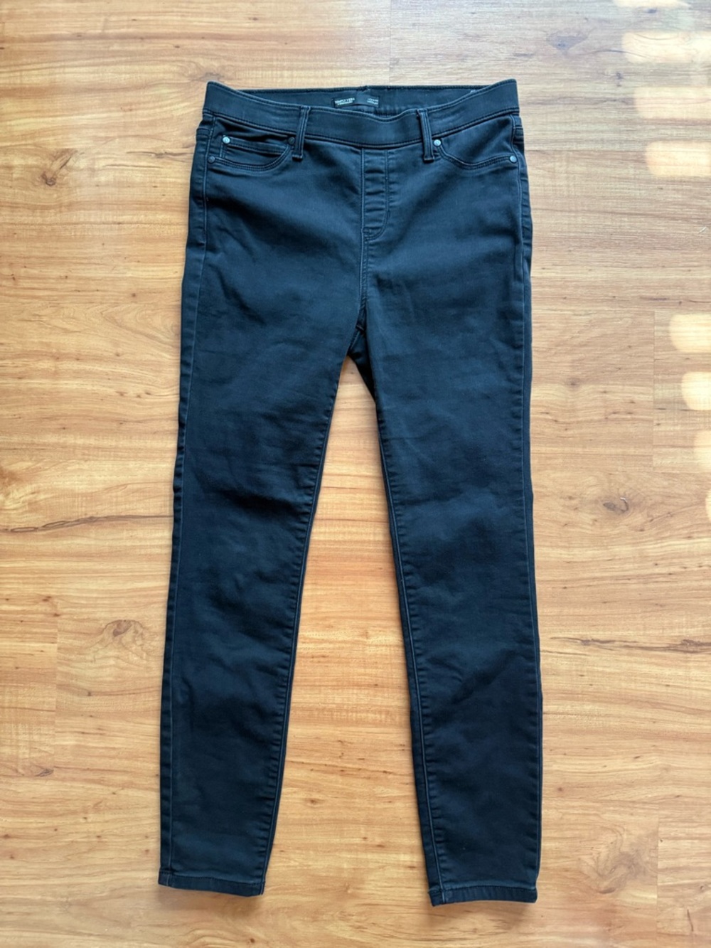 Simply Vera Wang Women’s Black Legging Jeans - size medium